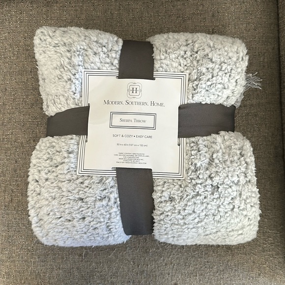 NWT GRAY SHERPA THROW |MODERN SOUTHERN HOME | 50 in x 60 in - Picture 1 of 1